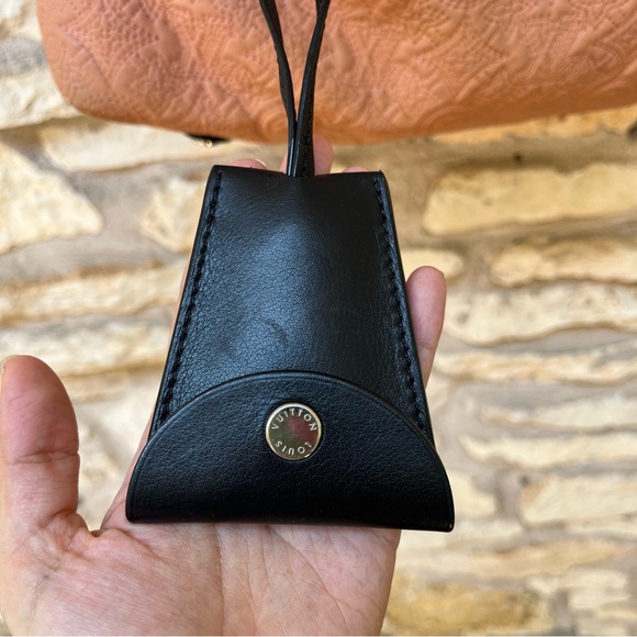 Louis Vuitton Antheia Hobo Rose Dust Authentic Handbag - Picture 6 of 16